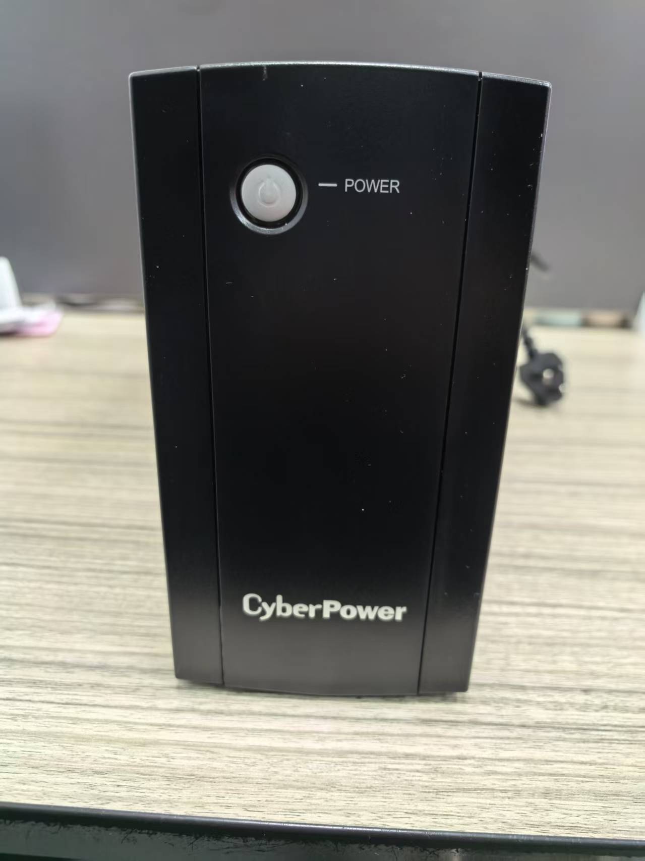 硕天 CyberPower UT 系列后备式 UPS 电源（600VA-2200VA）