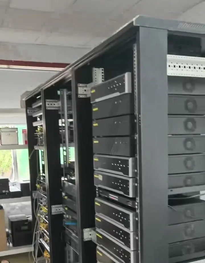 机房 UPS 与电池组安装现场